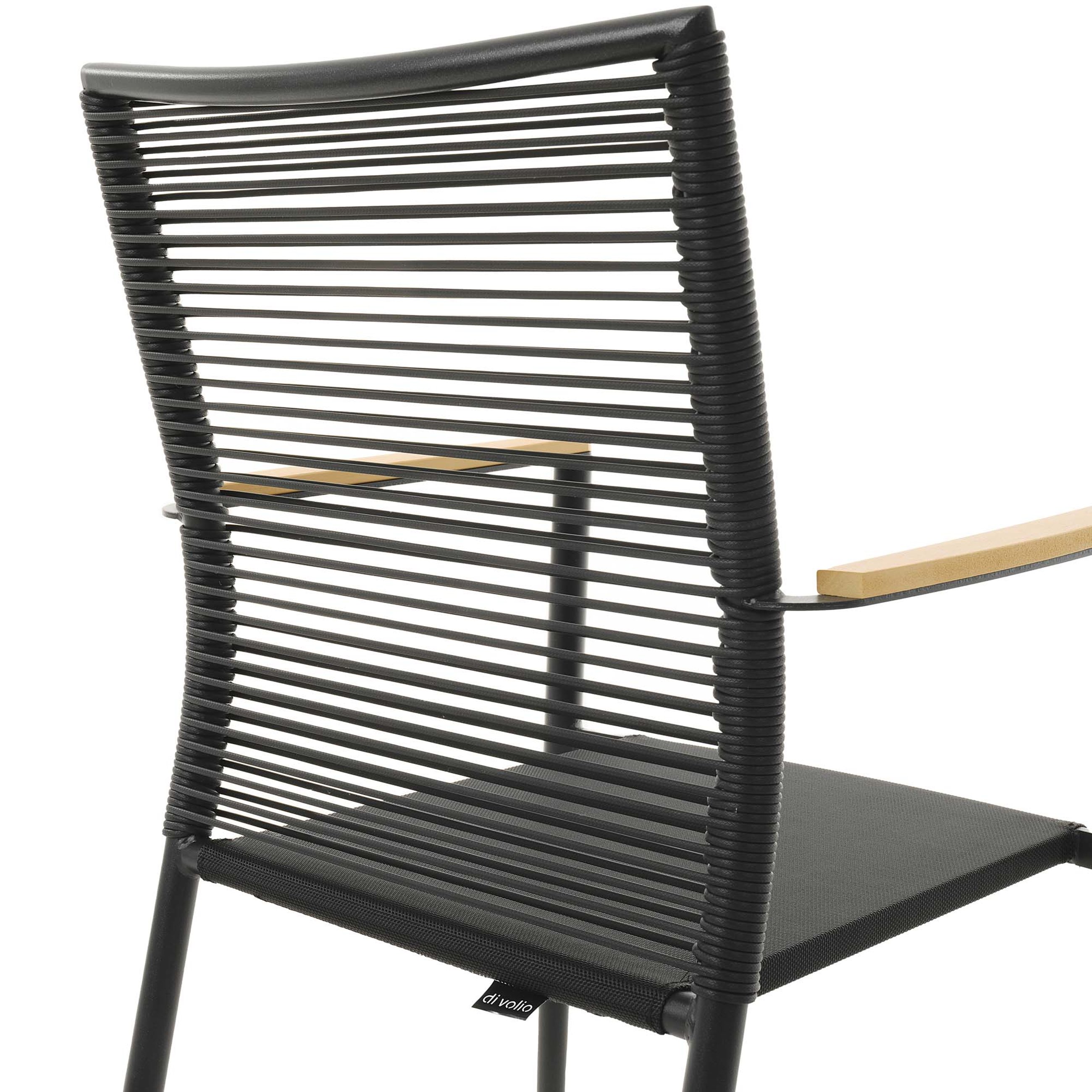Oparcie krzesła Asti zostało wykonane z trwałego technorattanu w kolorze czarnym