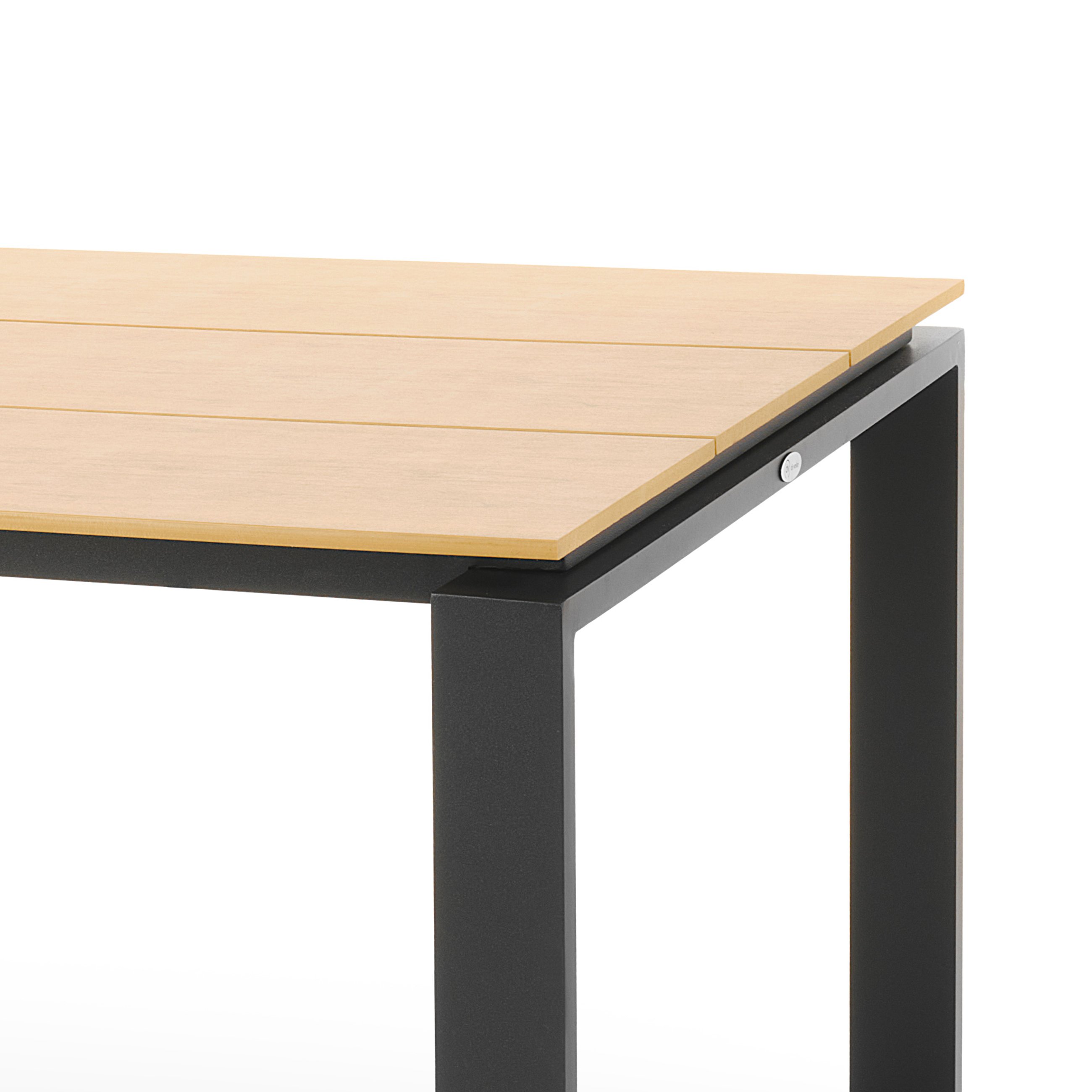 Blat stołu ogrodowego Giovo wykonany jest z wysokiej jakości tworzywa polywood