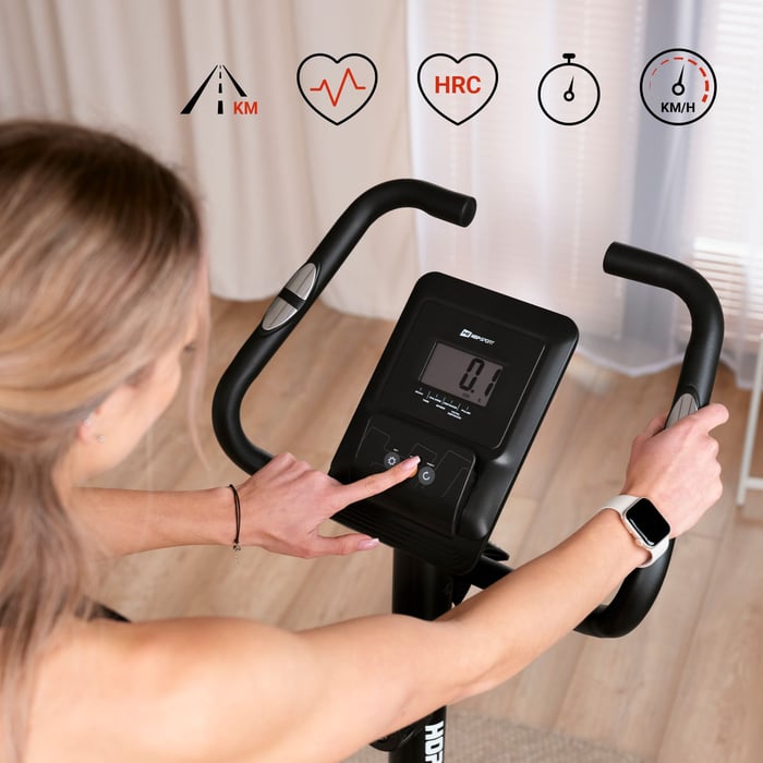 Übersichtliche Anzeige der Trainingsdaten: Puls, HRC, Distanz, Geschwindigkeit und Zeit