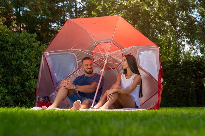 Slunečník Sora je vyroben z odolného, voděodolného polyesteru. 