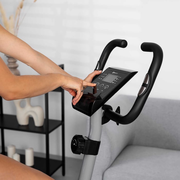 Trainingscomputer mit LCD-Display, das alle wichtigen Parameter zeigt